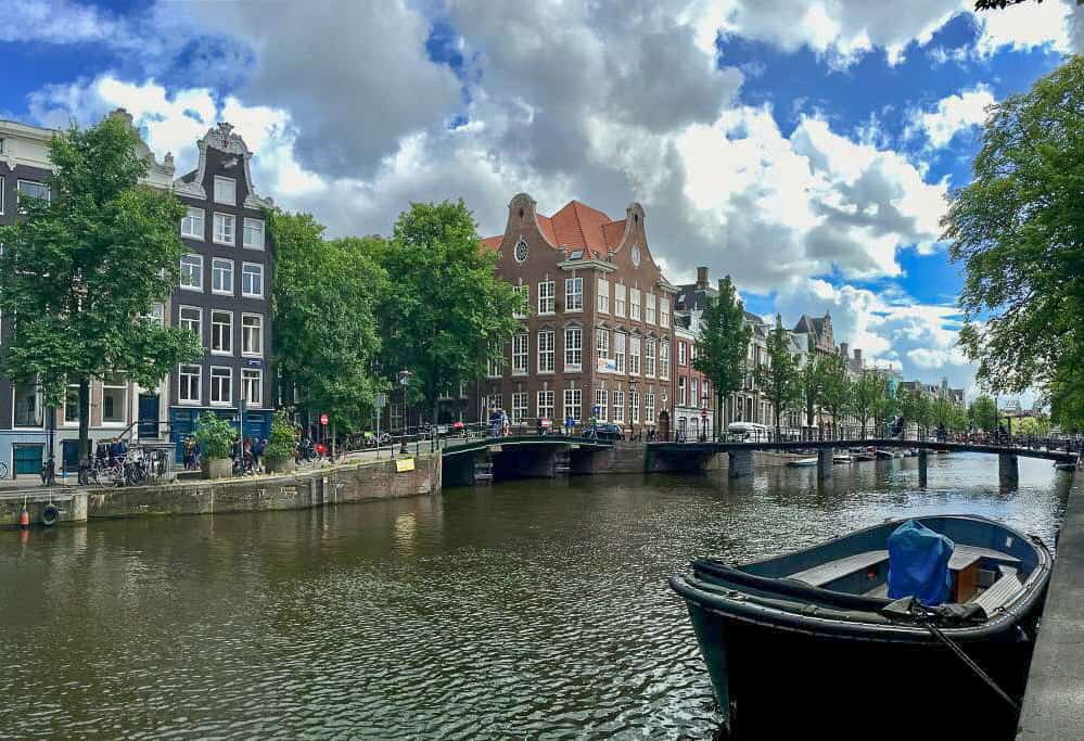 Free walking tour in Amsterdam with FreeDam Tours. Photo by Elizabeth at Anchored Adventure Blog.